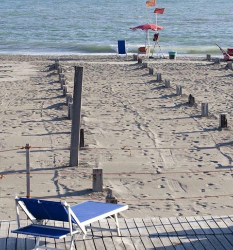 PAURA SUL LUNGOMARE DI OSTIA: SPIAGGIA EVACUATA - ECCO COSA STA SUCCEDENDO - 04/06/2017